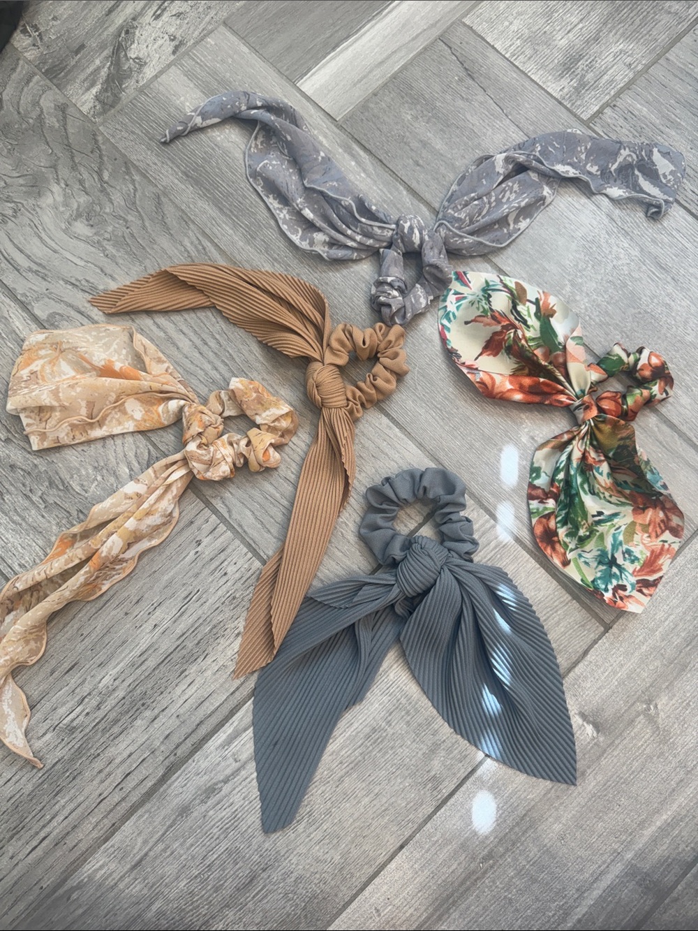 Anthropolgie assorted Floral and Solid Bow Scrunchie Set - Women's Hair Accessor